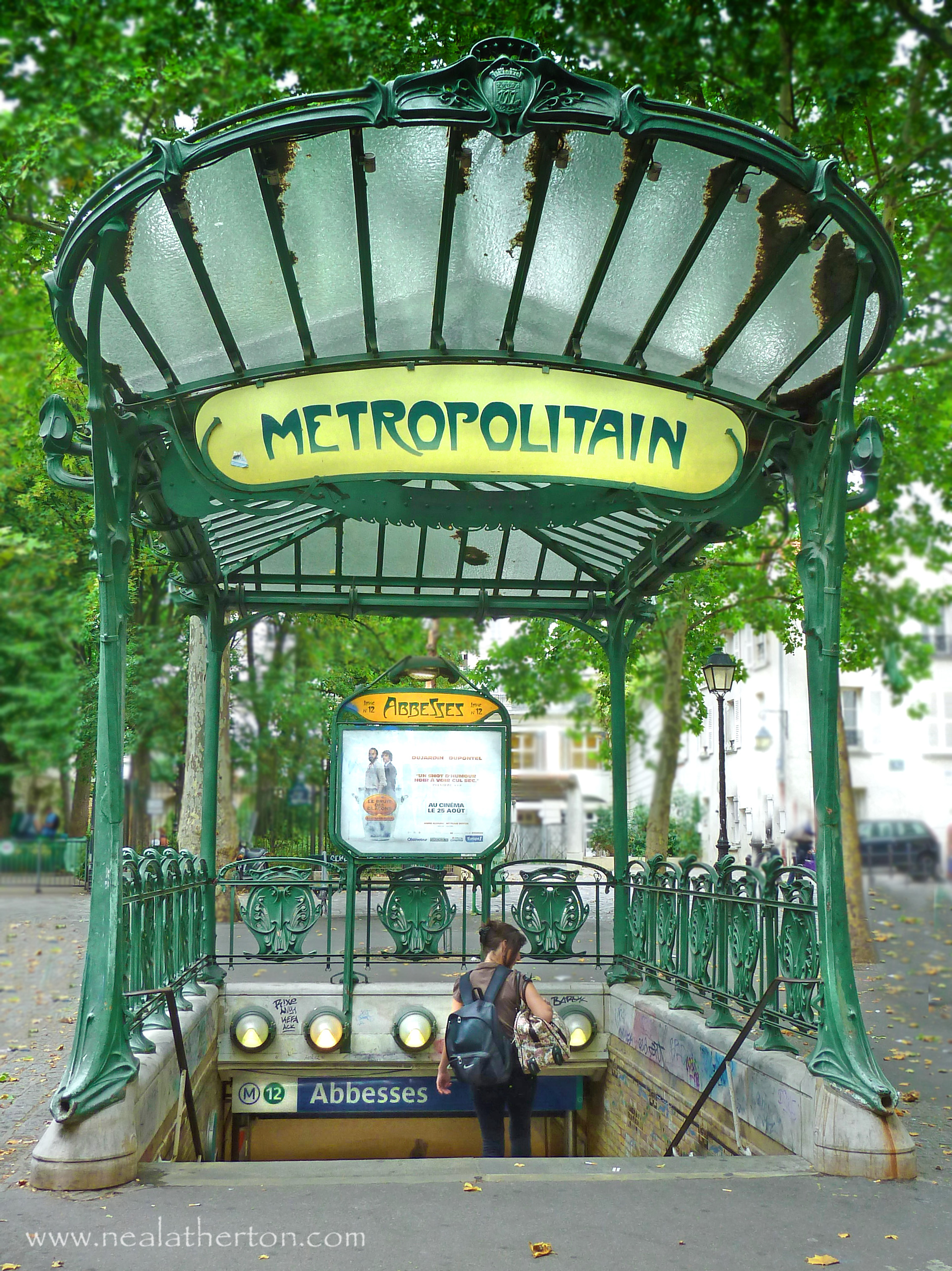 Alt="Photo of Paris Metro Station for French travel guidebooks"