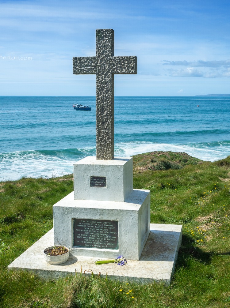 On the cliffs above Porthleven we have this monument to ones buried on the cliffs who perished in the sea around Porthleven and Mounts Bay